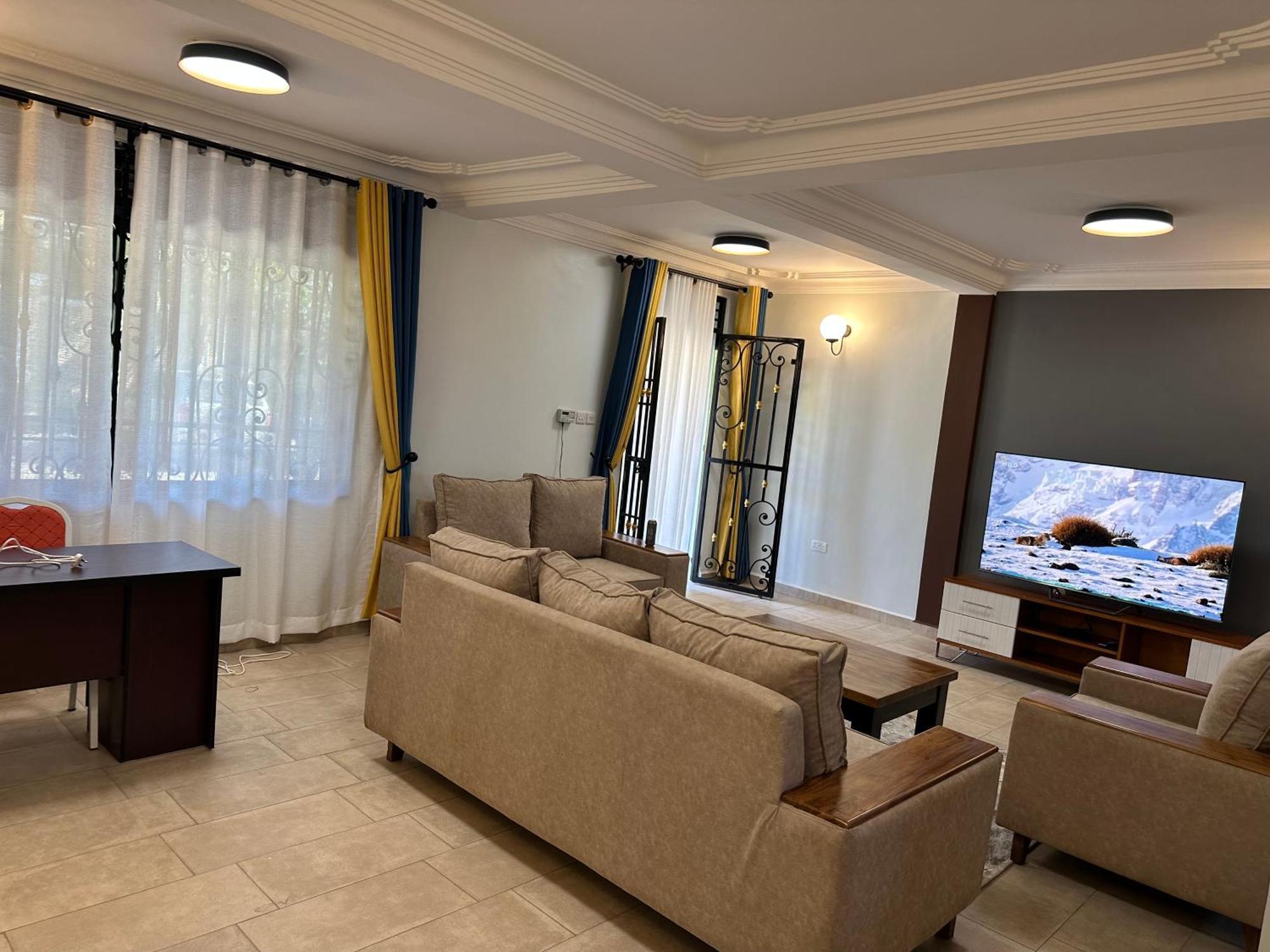 Elena & Kimberly Apartment Gulu Bagian luar foto