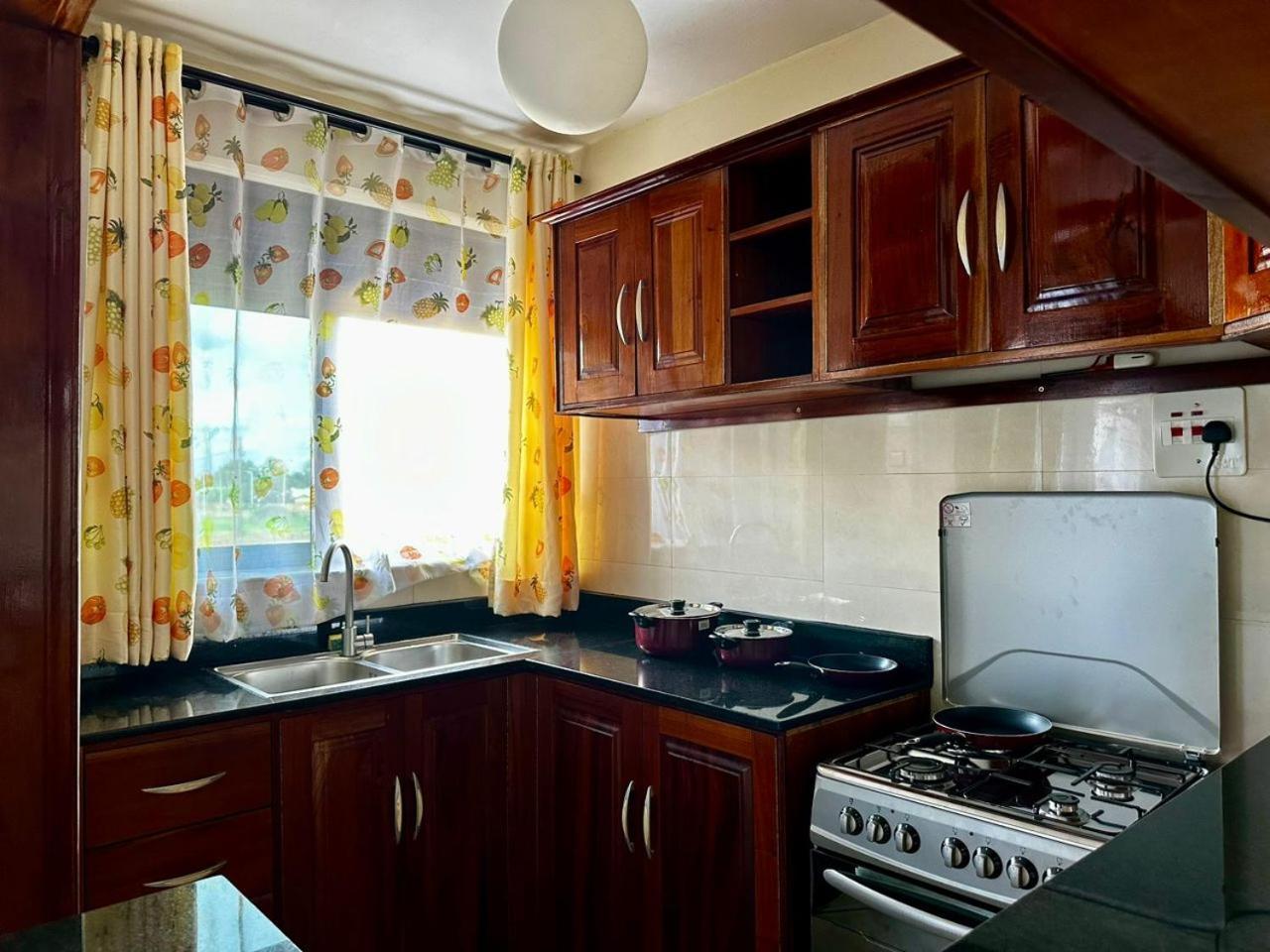 Elena & Kimberly Apartment Gulu Bagian luar foto